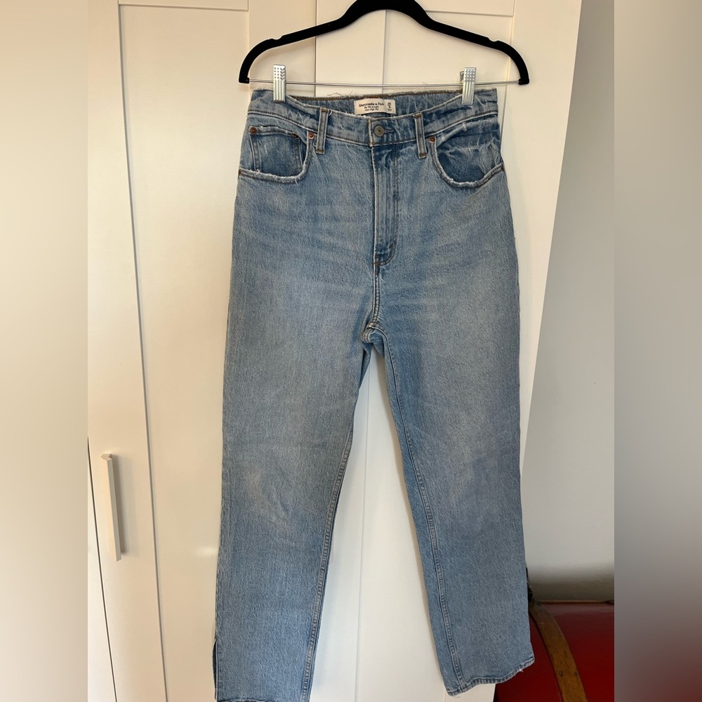 Abercrombie Ultra High Rise 90s Straight Jeans - Picture 3 of 5